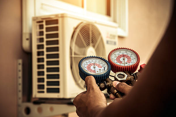 Professional Hvac technician working in Boyd, TX